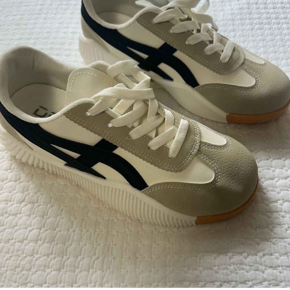 DeFlorance Sneakers